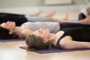Frauen beim Yoga Nidra Frauen beim Yoga Nidra